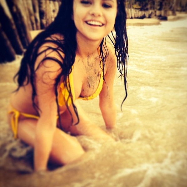Selena Gomez Posts Sexy Bikini Pic, Insists She Is Taking ... - 600 x 600 jpeg 35kB