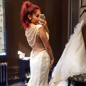 See Snooki Try On A Wedding Dress E News Canada