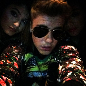 Justin Bieber Hangs Out With Kylie Jenner In Las Vegas See The Pic E News