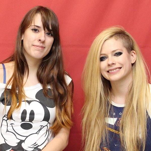Avril Lavigne S Meet And Greet Photos Are Awkward As Hell E Online