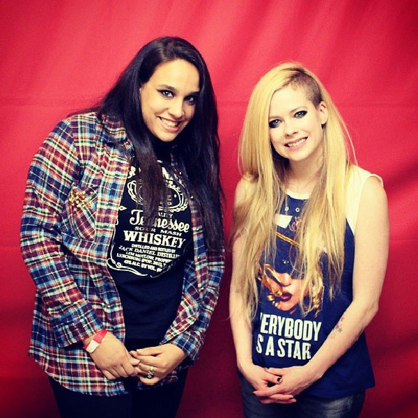 Avril Lavigne S Meet And Greet Photos Are Awkward As Hell E Online