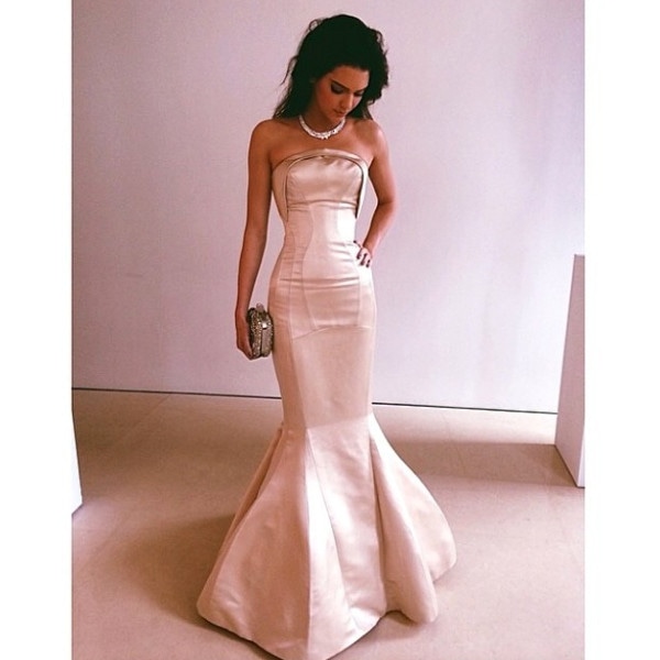 First Look: Kendall Jenner Attends Her First Met Gala First Look: Kendall Jenner Attends Her First Met Gala