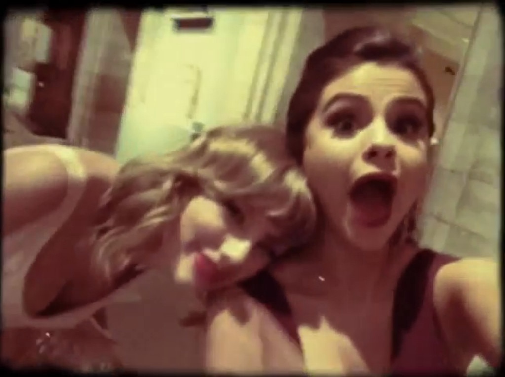 Selena Gomez'in BFF Taylor Swift ile Durduğu Yer