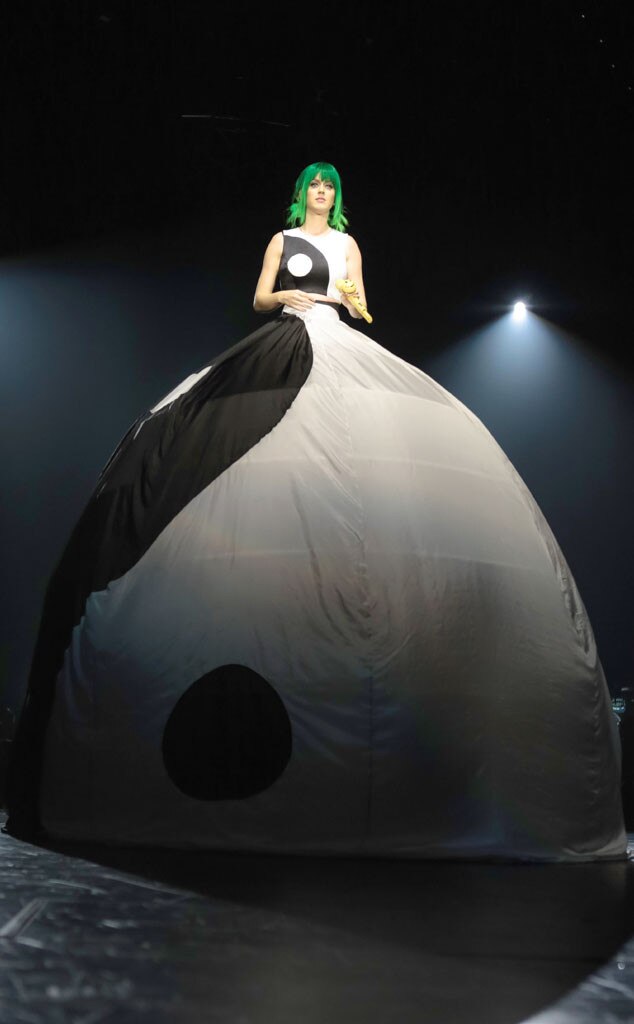 Yin Yang From Katy Perry S Prismatic World Tour Costumes E News Yin Yang