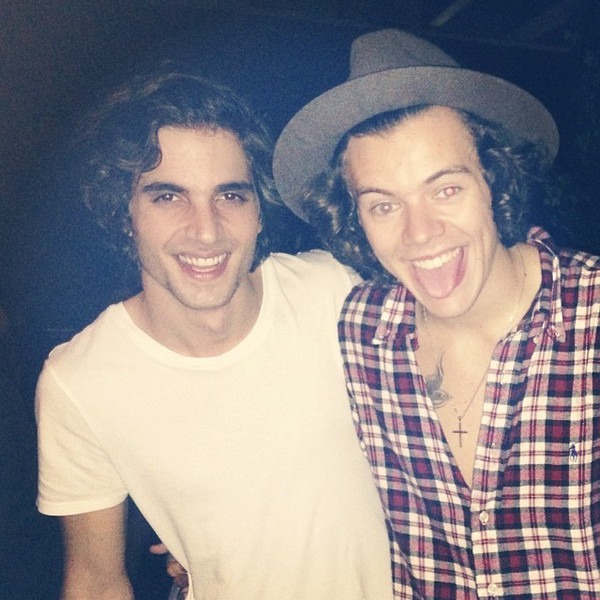 Fiuk tieta Harry Styles e fãs brincam com semelhança
