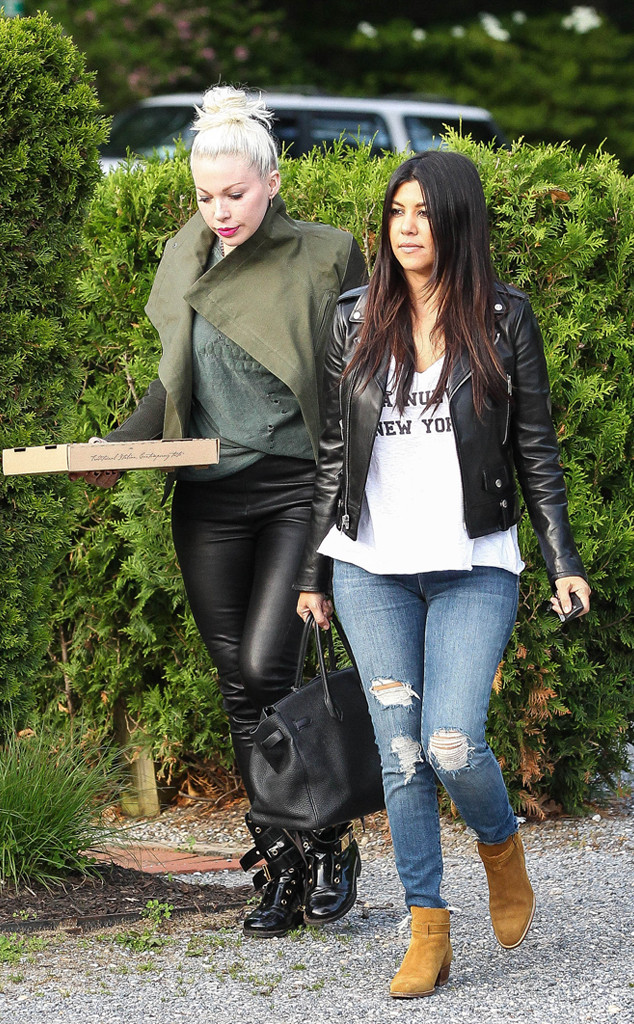 Pregnant Kourtney Kardashian Grabs Pizza in the Hamptons: Pics!