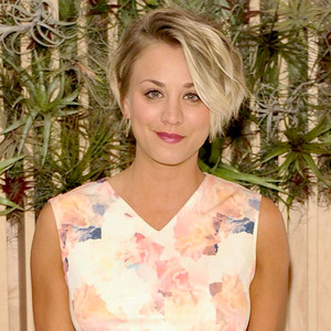 Kaley Cuoco Sweeting Looks Better Than Ever Watch Now And Get The Scoop On Her New Short Do 