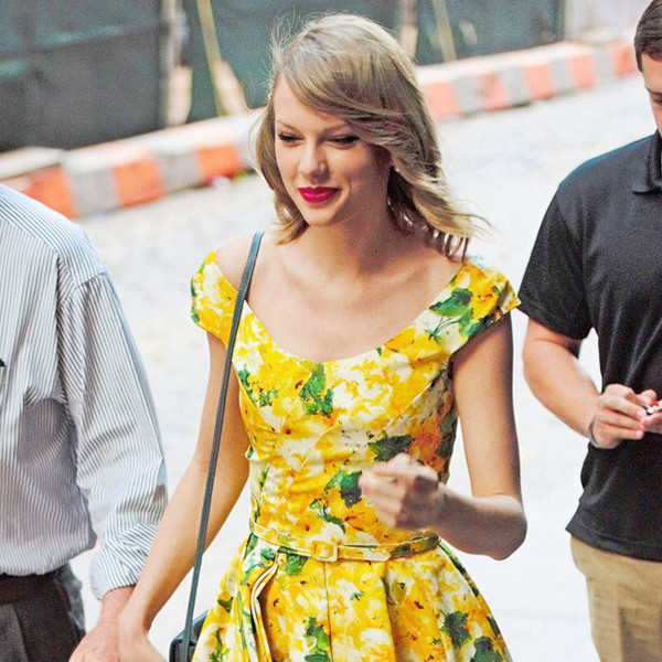 Taylor Swift Goes For A Summer Stroll In A Perfect Flirty Frock E Online