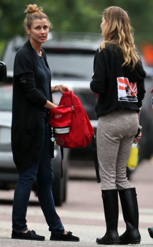 Gisele Hugs Tom Bradys Ex Bridget Moynahan E News France 4141