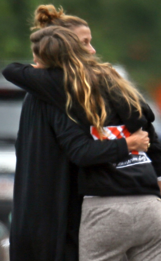 Gisele Hugs Tom Brady S Ex Bridget Moynahan E Online Gisele Hugs Tom Brady S Ex Bridget Moynahan E Online