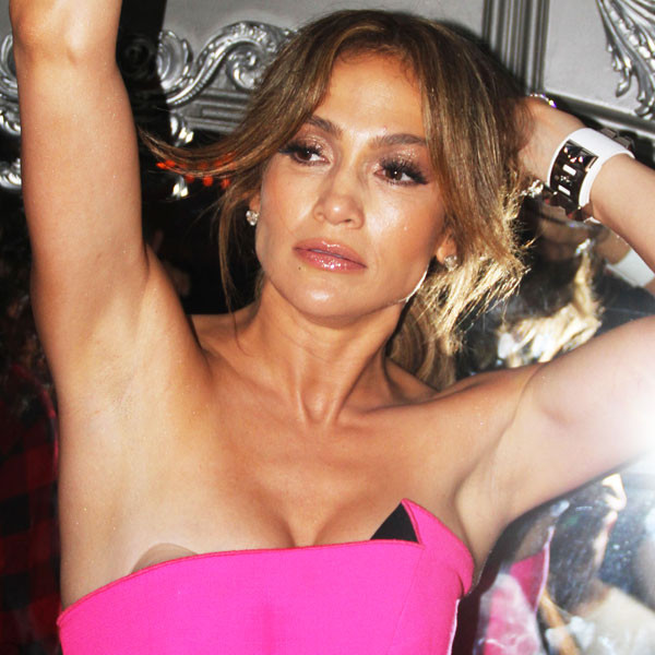 Jennifer Lopez's nipple slip wardrobe malfunction during concert