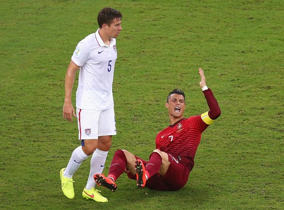 Cristiano Ronaldo Used to Be Not-So-Hot: See the Geeky Pic 