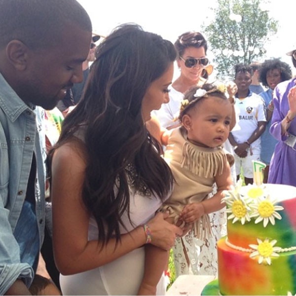 North West ของขวัญ Mom Kim Kardashian พร้อมสร้อยคอเพชรสำหรับวันเกิด