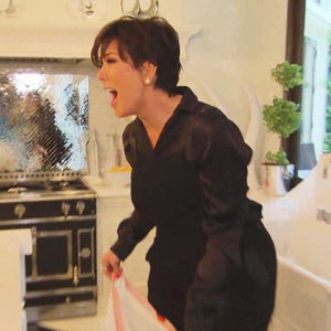 Watch Kris Jenner Forces Kendall Jenner to Pick Up Dog Poop! E! Online