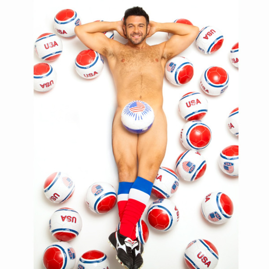 Man v. Foods Adam Richman Poses Naked After Big Weight 