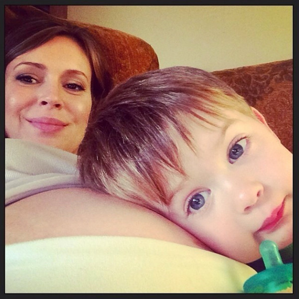 Alyssa Milano Shows Off Her Son and Her Bare Baby Bump - E ...