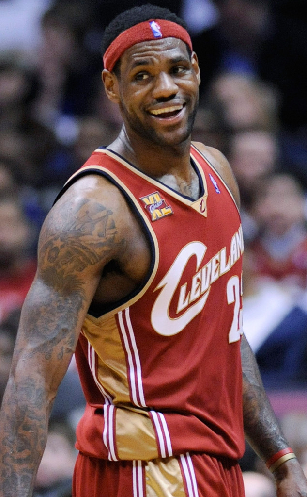 LeBron James chooses the Cleveland Cavaliers 