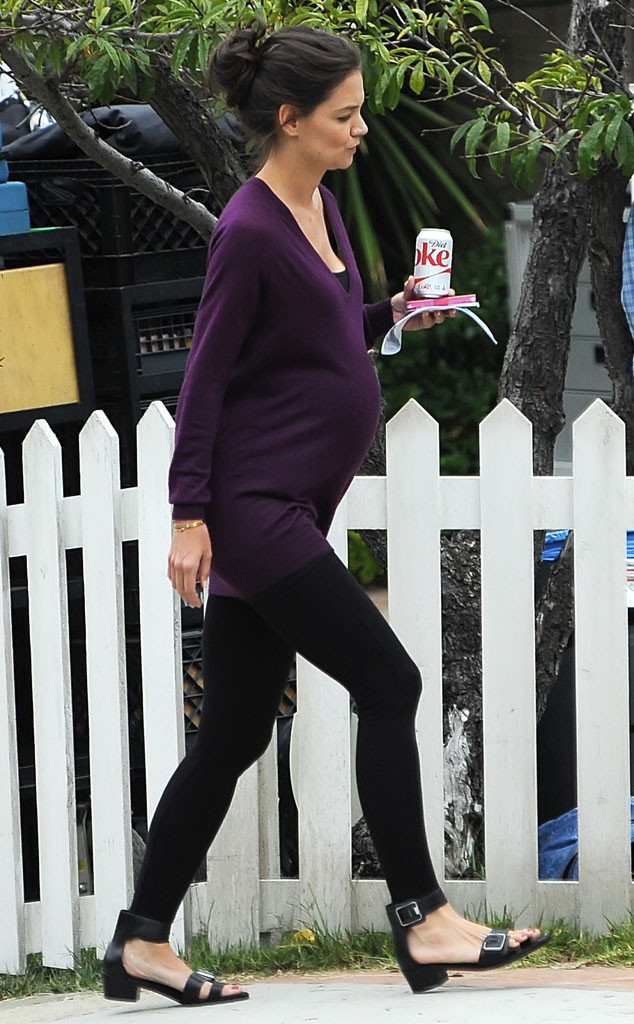 Katie Holmes Sports a Fake Baby Bump on Set—Check Out the Pic! - E! Online