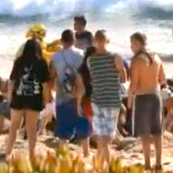 Man Dies on Beach After Sand Tunnel He Was Digging Collapses E