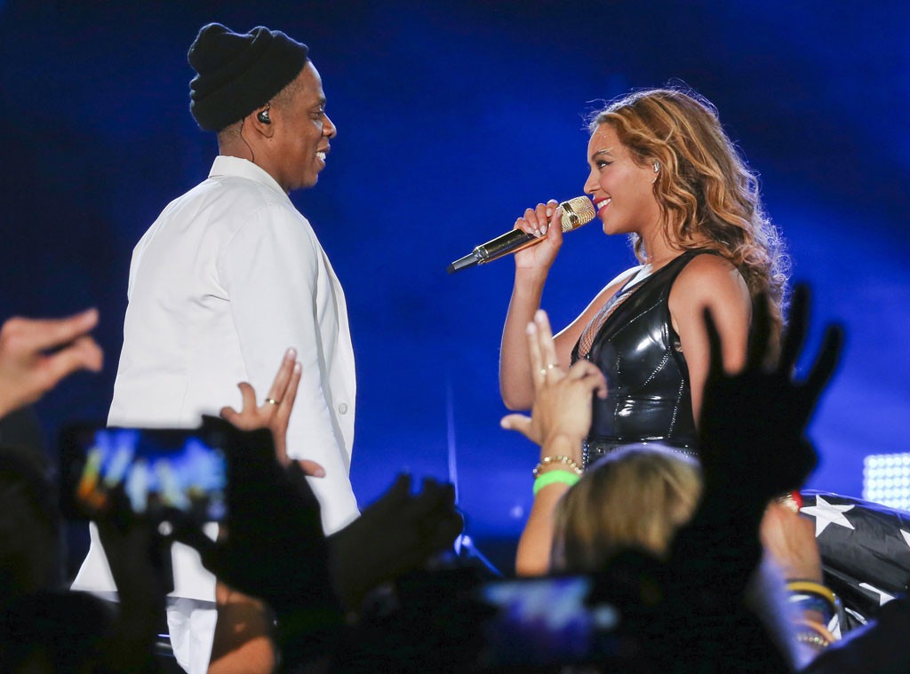 Beyoncé And Jay Z Hold Hands Look Crazy In Love Amid Ongoing Split Rumors—see The Pics E News 