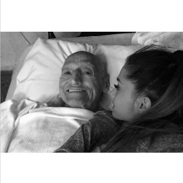 Ariana Grande Comparte Con Sus Fans Su Pena Por La Enfermedad De Su Abuelo E Online Latino Mx Ariana Grande Comparte Con Sus Fans Su Pena Por La Enfermedad De Su Abuelo E Online Latino Mx