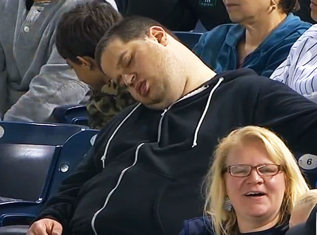 Yankees Fan Caught Sleeping On Tv Sues Espn And Mlb For 10 Million E 