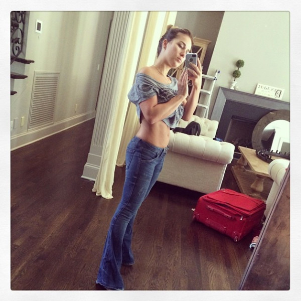 Jessie James Decker Back In Her Size 25 Jeans Less Than 5