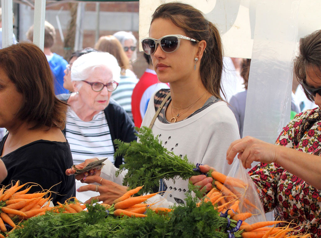 Alessandra Ambrosio from Celebs Shopping at the Farmers Market | E! News