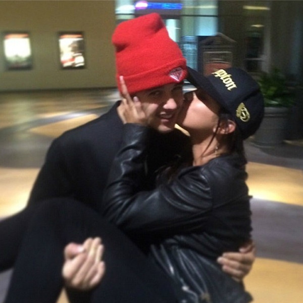 Bieber Instagrams—Then Deletes—Selena Gomez Kissing Pic