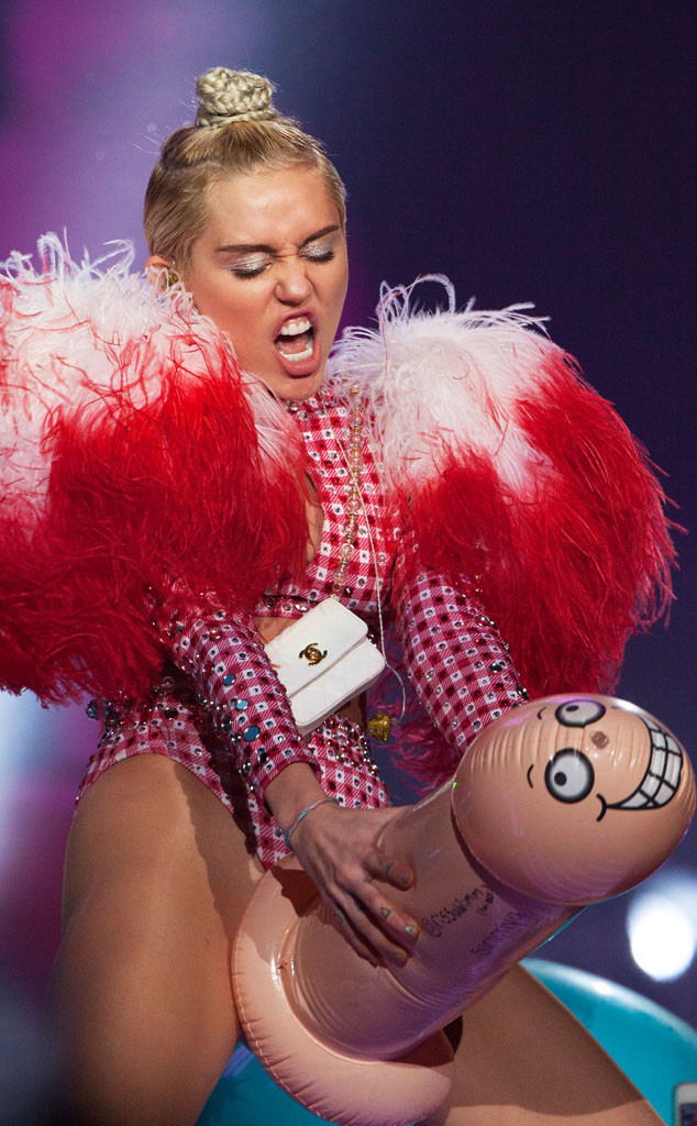 Katy Perry Miley Cyrus Porn Fakes - Photos from Miley Cyrus' Wildest Concert Pics - E! Online