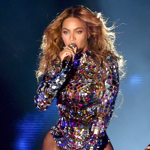 Beyoncé Proves She's the Queen Bey at MTV VMAs - E! Online