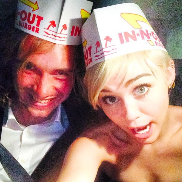 Miley Cyrus Vma Date Jesse Helt Turns Himself In To Oregon Jail—see His Mug Shot E News 8731