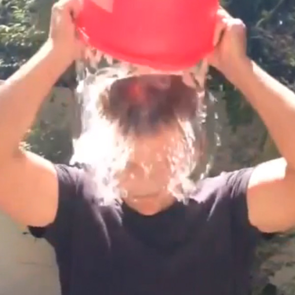 Matt Damon Does Als Ice Bucket Challenge Using Toilet Water Watch E