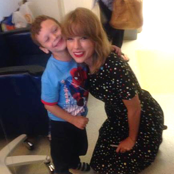 Tswift Performs For 6 Year Old Cancer Patient And Its The Sweetest