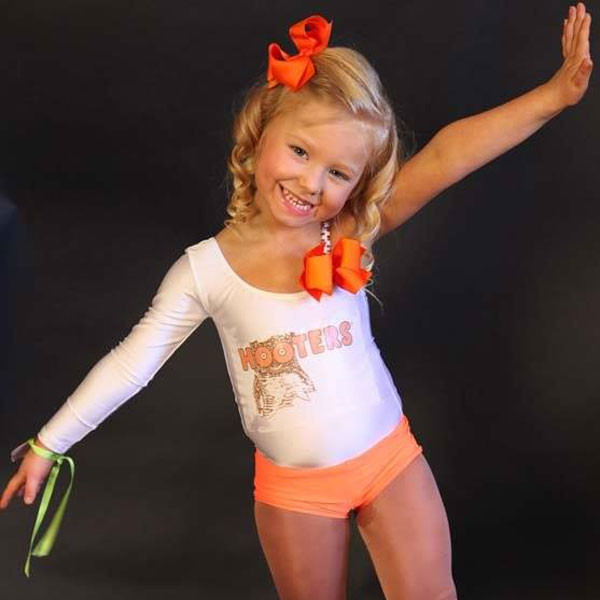 Mom Defends Dressing 4-Year-Old as Hooters Waitress - E! Online