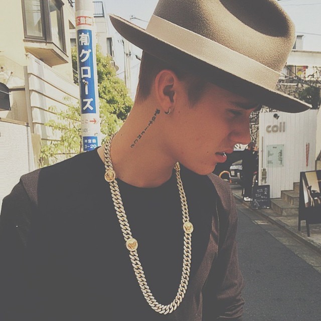 Patience tattoo on Justin Biebers neck