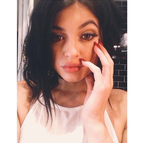 Kylie Jenner Shows Off Lots Of Skin In Peekaboo Outfit See The Pic