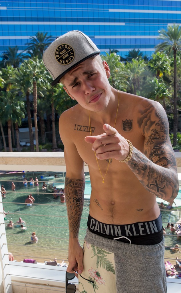 Justin Bieber Gets Cozy In Las Vegas With Selena Gomez Who Rocks A