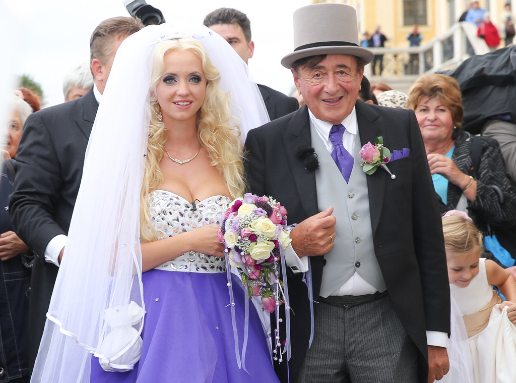 Старый женатый мужчина. Старые невесты и молодые женихи. Свадебные платья знаменитых миллиардеров.