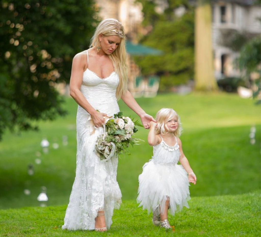 Jessica Simpson Shares an Adorable Pic of Her Daughter Maxwell! - E! Online