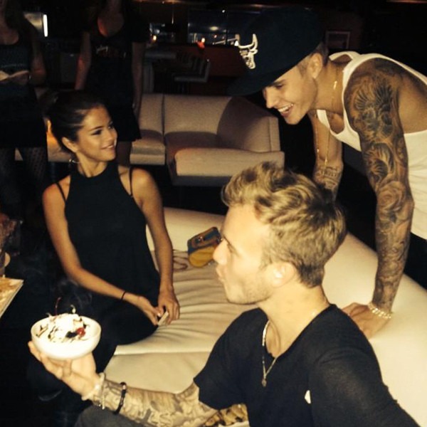 Selena Gomez, Justin Bieber, Twitter