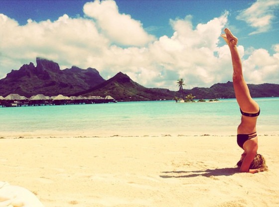 ashley tisdale honeymoon bikini instagram corpos famosas das os headstand revealed doing thanks location biquíni bora biquini eonline