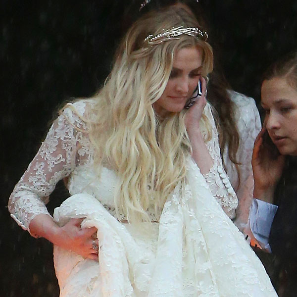 Get The Details On Ashlee Simpsons Stunning Wedding Dress E Online 1713