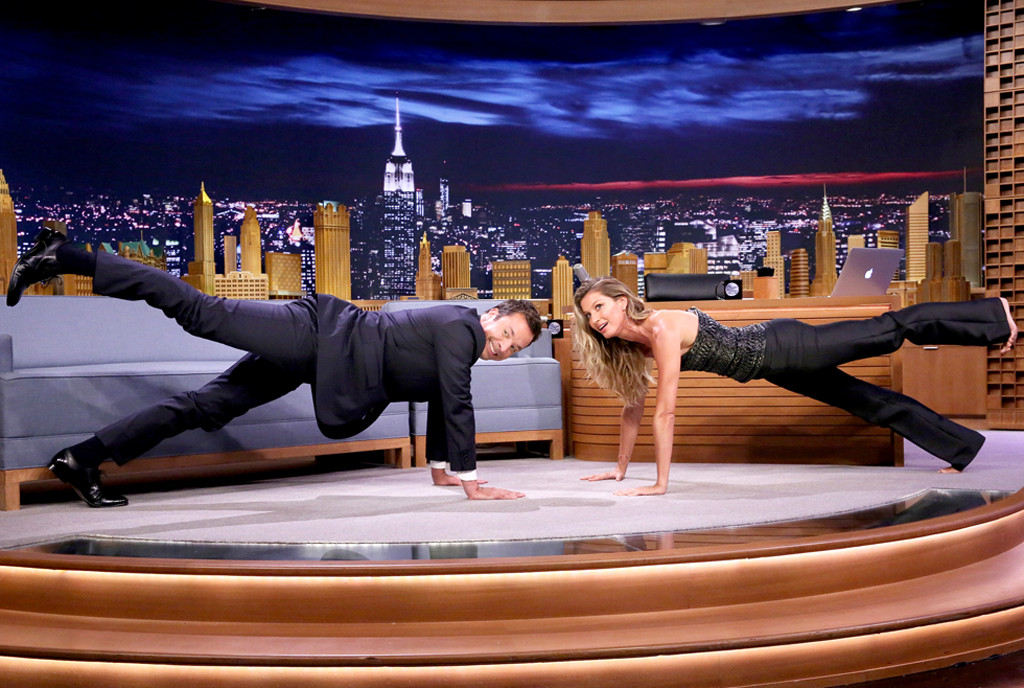 Gisele Bündchen Challenges Jimmy Fallon to a Plank Workout!