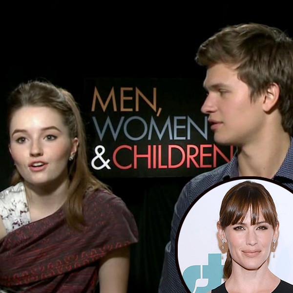 Watch: Jennifer Garner's Co-Stars School Her in Social Media - E! Online