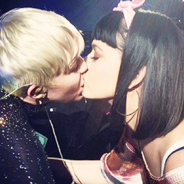 Miley Posts Throwback Photo Of Her Makeout With Slut Katy Perry E News 5024