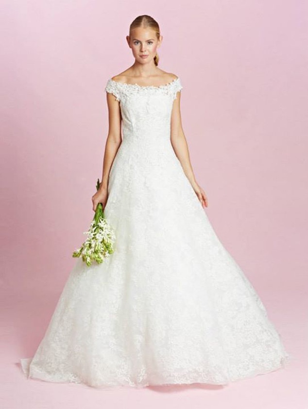 George Clooney's wife walked down the aisle in stunning Oscar de la Renta bridal  gown | Fox News