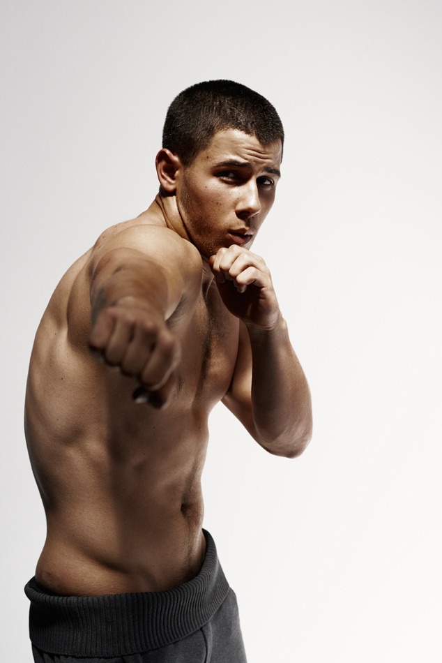 Nick Jonas Poses Shirtless Again Reveals How He Obtained Rock Hard Hulk Ish Body—see The Photos