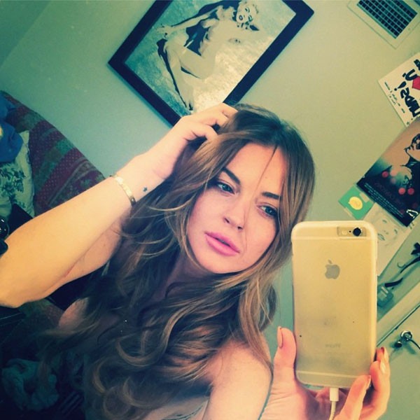 Lilo S Topless Selfie Overshadowed By Completely Nude Pic Behind Her E News