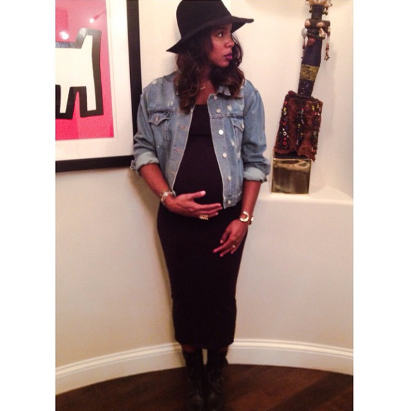 Denim Diva from Kelly Rowland's Pregnancy Style | E! News